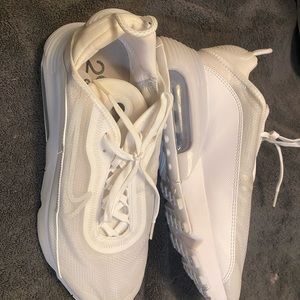 Brand new white Nikes, 9 1/2